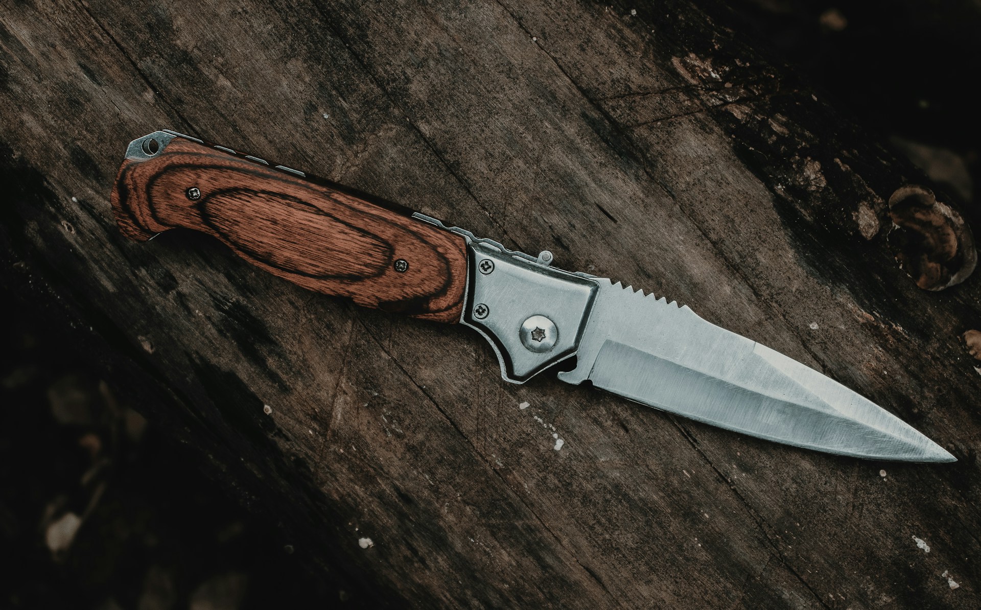 engraved-knife