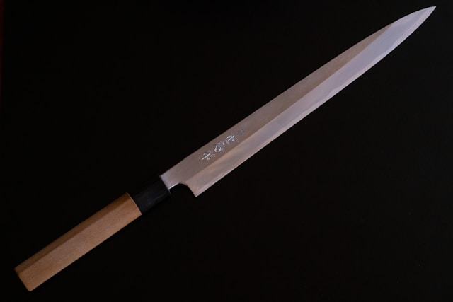 knife-engraving